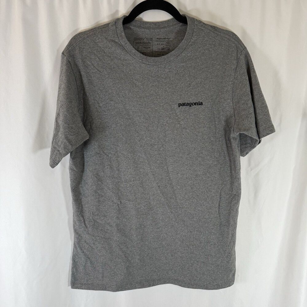 Patagonia Shirt Men's Small Grey Crewneck Short Sleeve Graphic Print Regular Fit